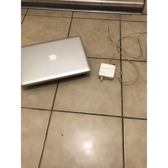 Apple MacBook Pro early 2011 13.3-inch - Picture 2 of 16